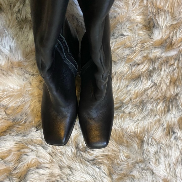 Kenneth Cole Sleek Black Heeled Boots - Picture 11 of 11